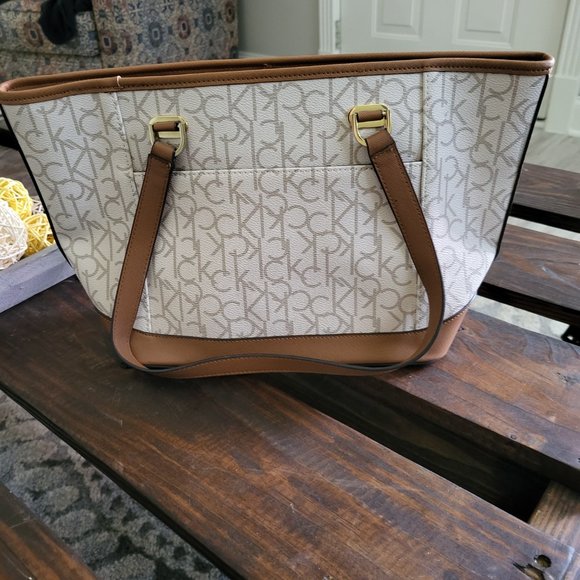 Calvin klein purse - Picture 3 of 3